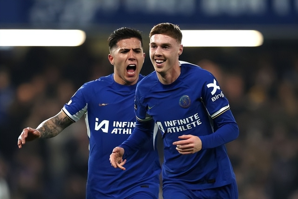 切尔西训练开放日，关键时刻主帅复盘引欢呼，全明星赛在即，年轻球员得到机会的简单介绍